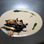 T'astous cuisine francaise - マッシュルームのヴルーテとフランス産野生茸のソテー

