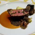ル サロン ジャック・ボリー - あか牛フィレ肉のポアレ、ロッシーニ風ソースじゅどトリュフ