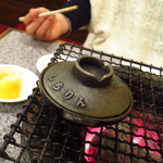 炭火焼しちりん - 名物のニンニクのオイル焼き