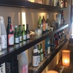 Uminomieru Kaunta-Zushi Sushiyatai - 店内のお酒