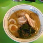 中華そば 万楽 - チャーシュー麺＋煮玉子TP