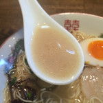 博多 - さらりとした豚骨スープです(*^_^*)