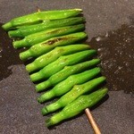 鳥さわ - ユリのつぼみ