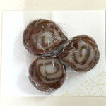 手づくり和菓子 丸徳壺華 - べこもち1個、110円です。