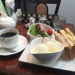 T&M COFFEE - ホットサンドランチ、アイスクリーム付き！