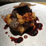 エクアトゥール - 前菜4：豚足とトン耳、トコブシのガレット仕立てとフォアグラロースト、トリュフソース