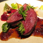 エクアトゥール - 肉2：青首鴨の炭火焼、エシャロットソース