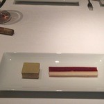 ル・マンジュ・トゥー - フォアグラのテリーヌ ビーツ、トマト、根セロリのゼリーと共に　2015-12