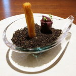 ル スプートニク - ゴマとサツマイモのチュロス ムラサキイモのブーダンノワール