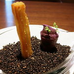 ル スプートニク - ゴマとサツマイモのチュロス ムラサキイモのブーダンノワール