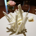 ル スプートニク - ココナッツのメレンゲとホワイトチョコレートのケーキ