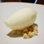 ル スプートニク - ココナッツのメレンゲとホワイトチョコレートのケーキ