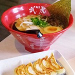武虎 - 辛豚骨ラーメンと一口ぎょうざ