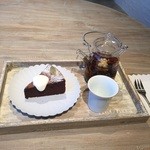 テ ピッチン ティーアンドコーヒー - 日替わりケーキと中国茶