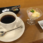 想作酒場　Coeur - 2015.12.27　ステーキライス980円(税別)プラス500円(税別)でミニコース付きに↓
      ⚫︎スープ
      ⚫︎前菜盛り合わせ
      ⚫︎食後のドリンク
      ⚫︎デザート　