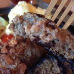 ハンバーグファクトリー - 中は柔らかく、焼き締めていないのでジューシー