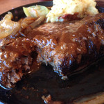 ハンバーグファクトリー - ナイフですーっとなぞるだけで切れる