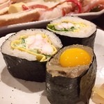 かに吟 - 蟹味噌軍艦 蟹身巻き寿司