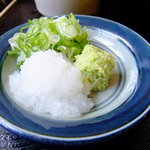 出雲そば きがる - ざるそばの薬味：生わさびがきいた～