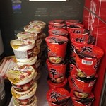 SKY HUB LOUNGE - カップラーメンも･･･