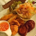 SOI 7 白金店 - 前菜盛り合わせ
                                １６００円