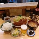 丸一 - ランチ  ロースカツ定食  1100円  ビール  500円