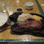 フジヤマ - 出てきたばかりの「サーロインステーキ200g」