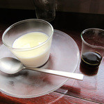 やまのは 珈琲と髪 - 料理人「四月の魚」のプリン