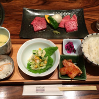 松庵 韓菜房 栄大津通店 - 上焼肉御膳（上選2種盛合せ）