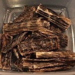 匠の店 佐賀工房 - 炙って塩ふってハサミでカットして頂きました〜♪