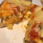 コメダ珈琲店 - タマゴサンドのピザトースト。食べづらいので、上のピザトーストと下のタマゴサンド分けて食べました