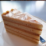 Café Landtmann - 表面のチョコ流し矢羽根模様がお約束