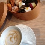 レヴォ - プティフールとカプチーノ