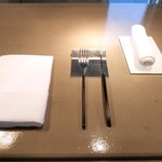 クラフタル - 店内のカウンター席の風景です