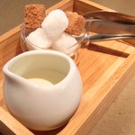 クラフタル - ランチコース 5400円 のミルクと角砂糖