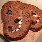 クラフタル - ランチコース 5400円 のココアパウダーを練り込んだレーズンとアーモンド入りシュトーレン