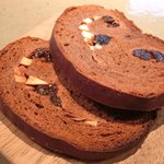 クラフタル - ランチコース 5400円 のココアパウダーを練り込んだレーズンとアーモンド入りシュトーレン