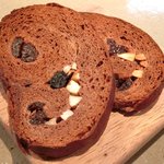 クラフタル - ランチコース 5400円 のココアパウダーを練り込んだレーズンとアーモンド入りシュトーレン