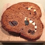 クラフタル - ランチコース 5400円 のココアパウダーを練り込んだレーズンとアーモンド入りシュトーレン