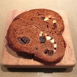 クラフタル - ランチコース 5400円 のココアパウダーを練り込んだレーズンとアーモンド入りシュトーレン