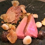 クラフタル - ランチコース 5400円 の鴨の胸肉のロースト フォアグラ・ポルチーニ・栗のブッシュ・ド・ノエル 茸のソテー パセリのクランブル 紅茶のパイ