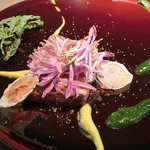 クラフタル - ランチコース 5400円 の鰤のグリル もって菊(食用菊) 春菊と黄菊のピュレ ドライ春菊と蕪 カラスミパウダー添え