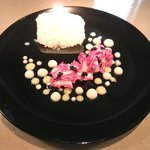 クラフタル - ランチコース 5400円 の甘海老 紫のカリフラワー キャビア乗せ ライムとバニラのドレッシング カリフラワーを使い雪に見立てた冷たいムース添え