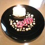 クラフタル - ランチコース 5400円 の甘海老 紫のカリフラワー キャビア乗せ ライムとバニラのドレッシング カリフラワーを使い雪に見立てた冷たいムース添え