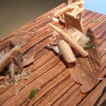 クラフタル - ランチコース 5400円 のゼブラウッドに見立てたホタテチップス ホタテのクルミオイルタルタル フォアグラのテリーヌ ブラウンマッシュルーム