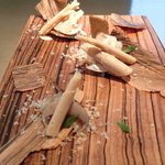 クラフタル - ランチコース 5400円 のゼブラウッドに見立てたホタテチップス ホタテのクルミオイルタルタル フォアグラのテリーヌ ブラウンマッシュルーム