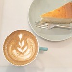 サンデーベイクショップ - チーズケーキ　カフェラテ