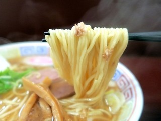 支那そば あまちゃん - 麺リフト