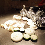 シャカ - 前菜の野菜を焼いている