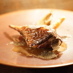 ファイ - 真鴨胸肉の瞬間燻製、白トリュフと黒トリュフ